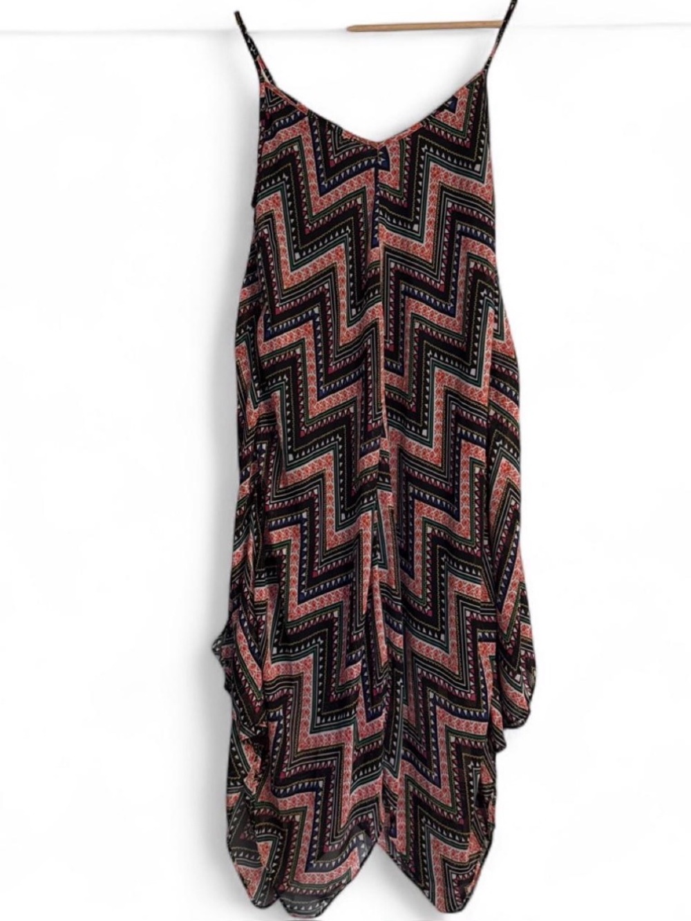 Sleeveless Chevron Print Slip Dress in Black and Pink